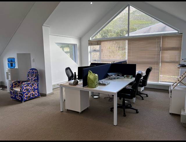 85M² OFFICE RENTED IN WESTLAKE